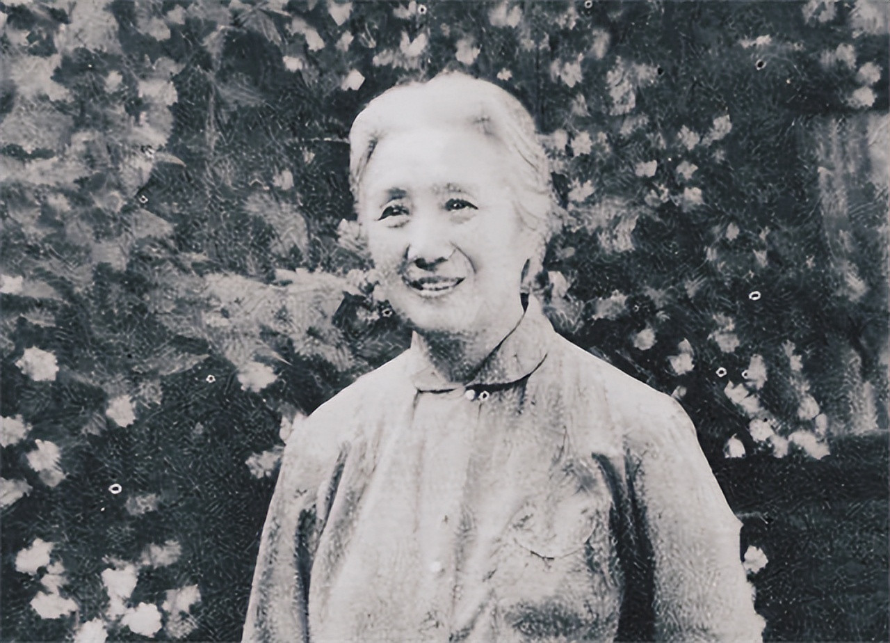 1950年，宋时轮在一家饭店用餐。正在点菜的时候，服务员无意中提到了饭店老板娘的