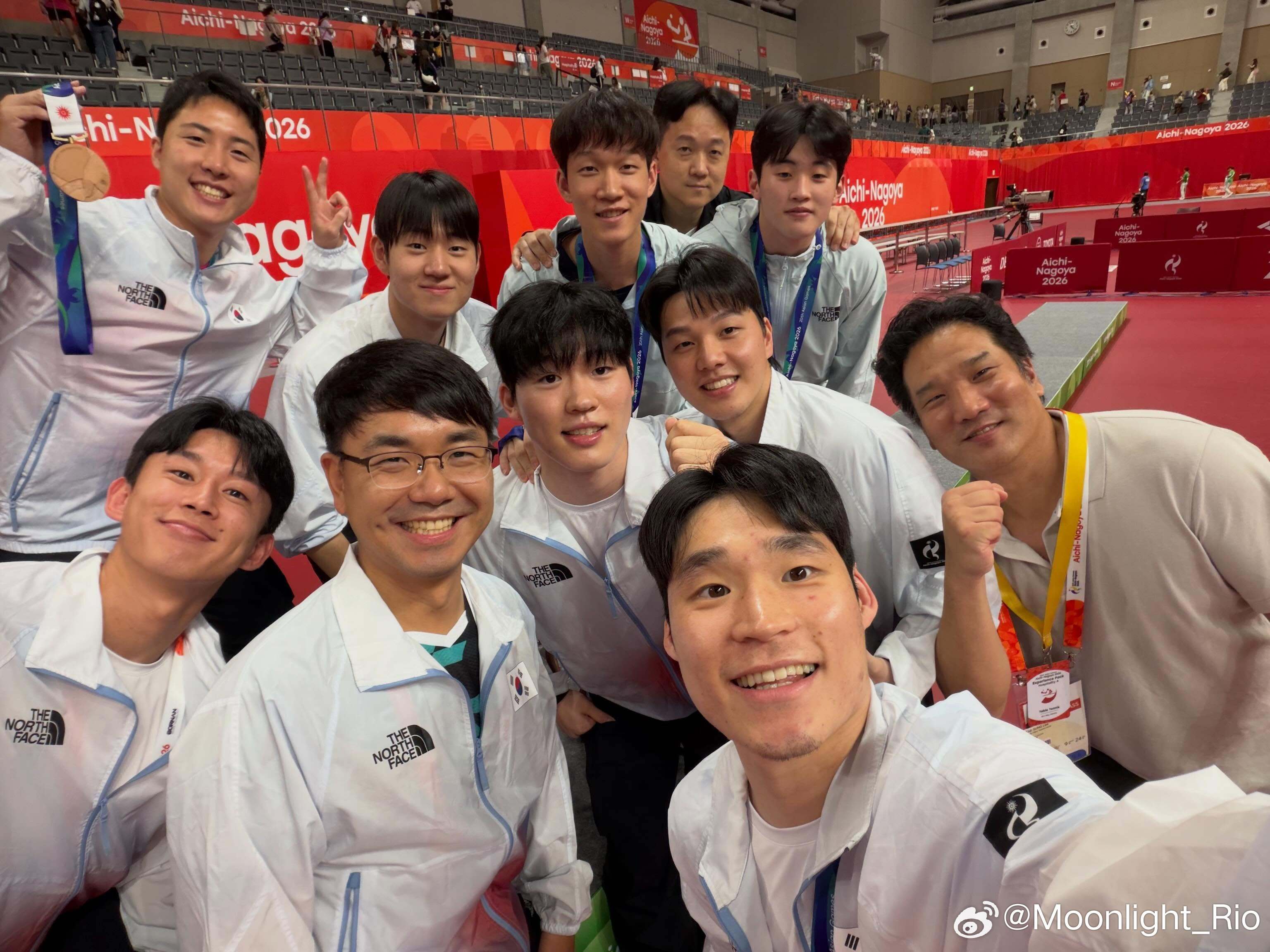 朴奎炫更新韩国男团合影📸​​​
