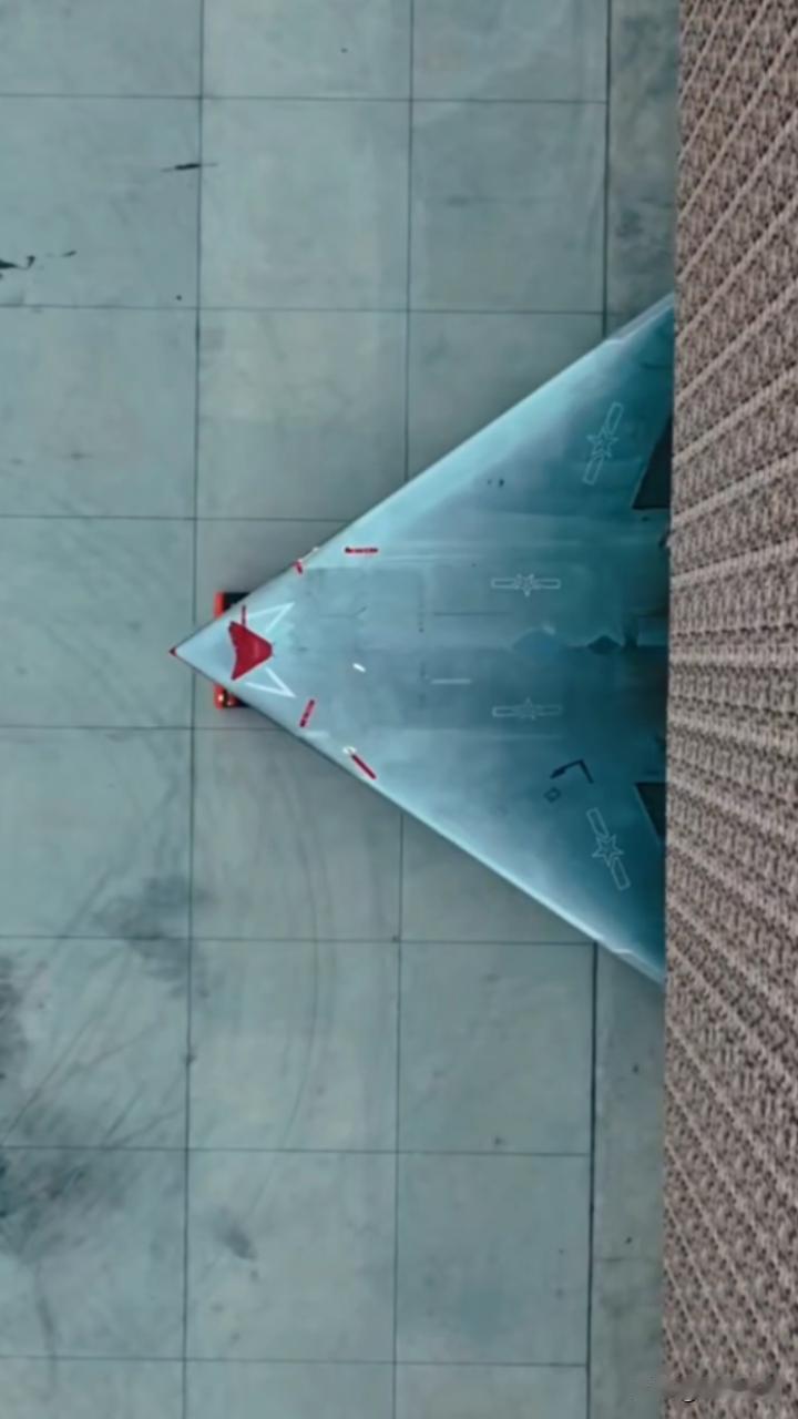 重磅官宣！我国空军终于攻击11官宣入列了，称呼也正式红公开了！以前总是说，最