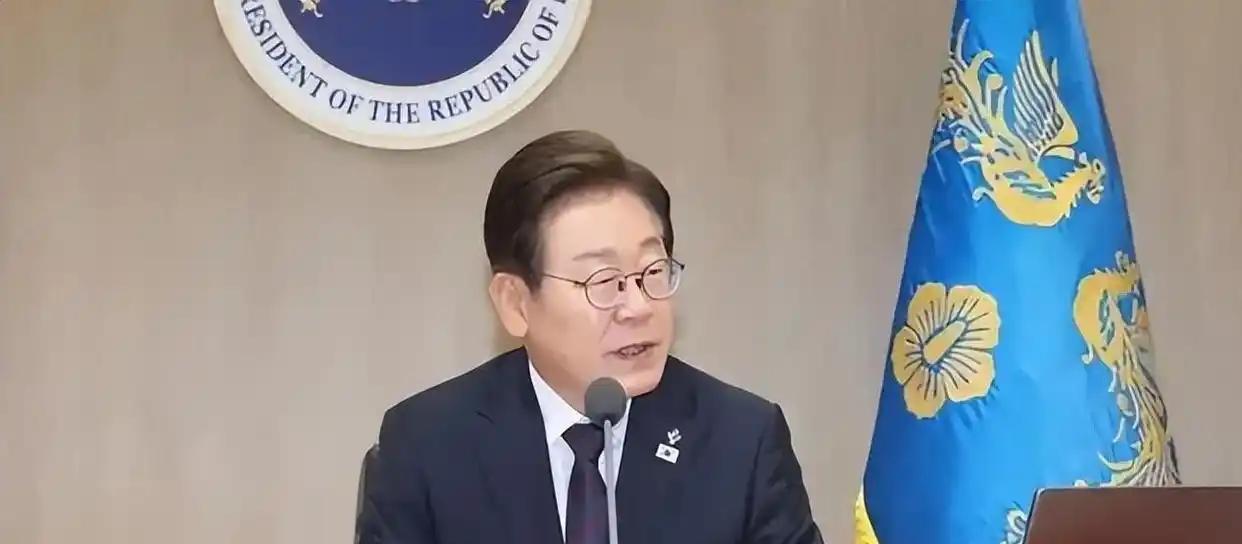 李在明最后悔的事就是没参加“9.3阅兵”仪式。当中方把来华的外国政要名单公布时