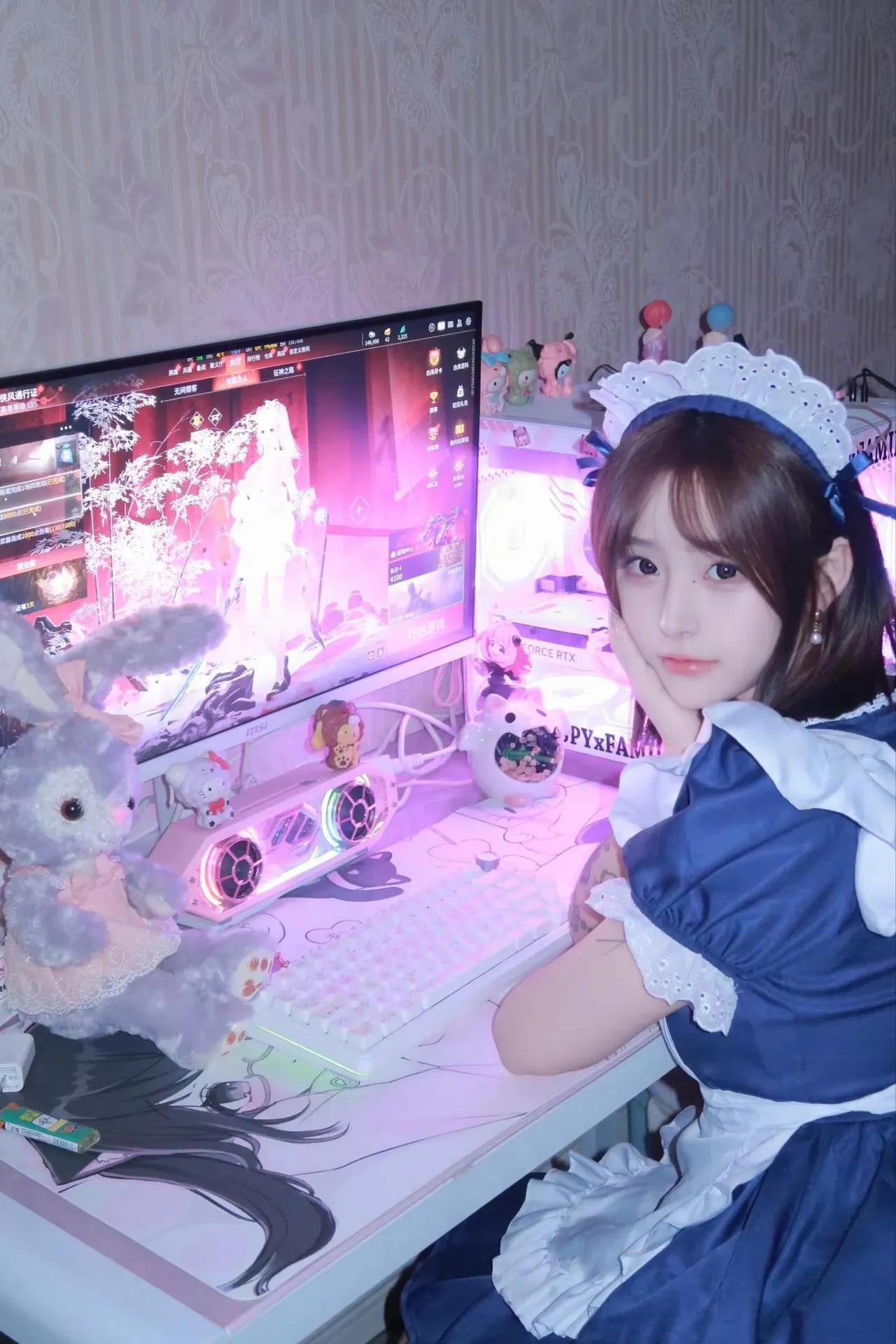 她玩的是什么游戏啊，我也想和她一起玩。