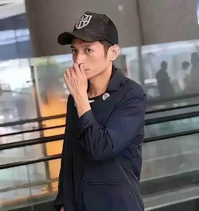 万万没有想到，曾经的男神居然瘦成这样了，差一点都没有认出来是维嘉