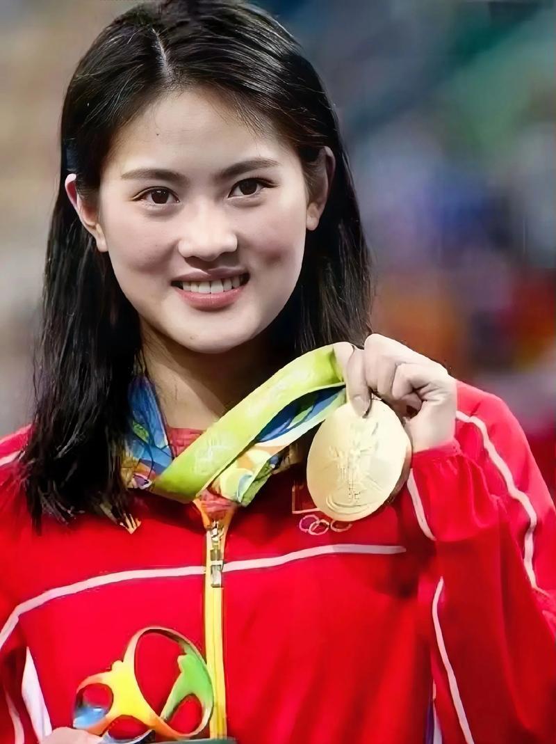 陈若琳笑了，周继红沉默了。全妹人气竟如此高？我还纳闷全运会“跳水人气女