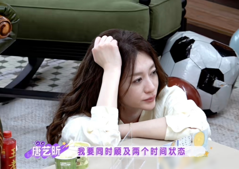 唐艺昕生完孩子那24小时，全是张若昀一个人扛的。换尿布、哄睡、洗衣服，手都磨破了，没让月嫂插手。他说