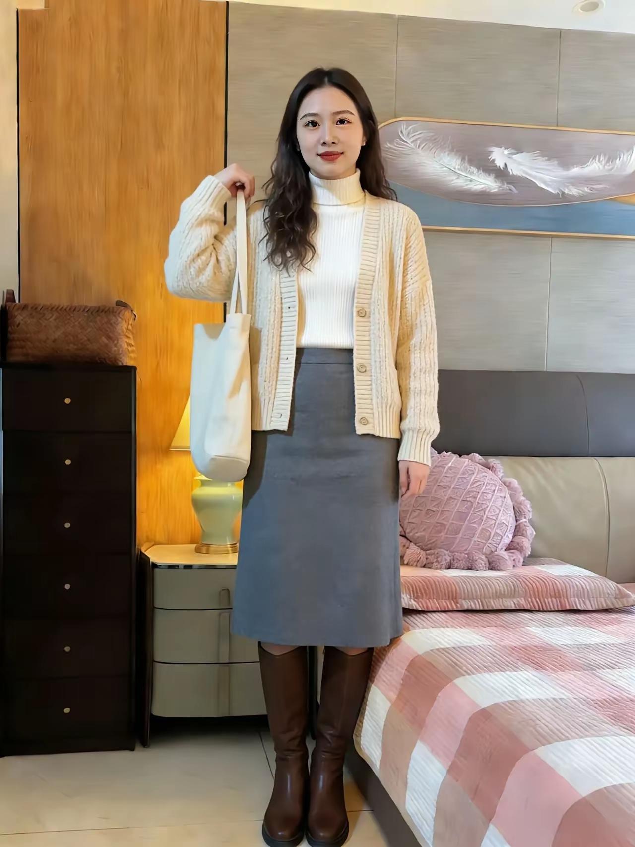 穿搭指南：温暖毛衣+时髦短裙+高筒靴