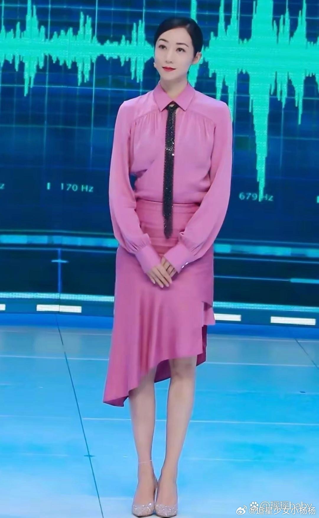 韩雪难得一见的肉色丝袜还挺诱人​​​