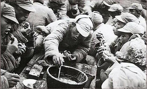 1948年淮海决战，国军饿到啃皮带，解放军却用86万斤猪肉摆出盛宴，香味飘过阵地