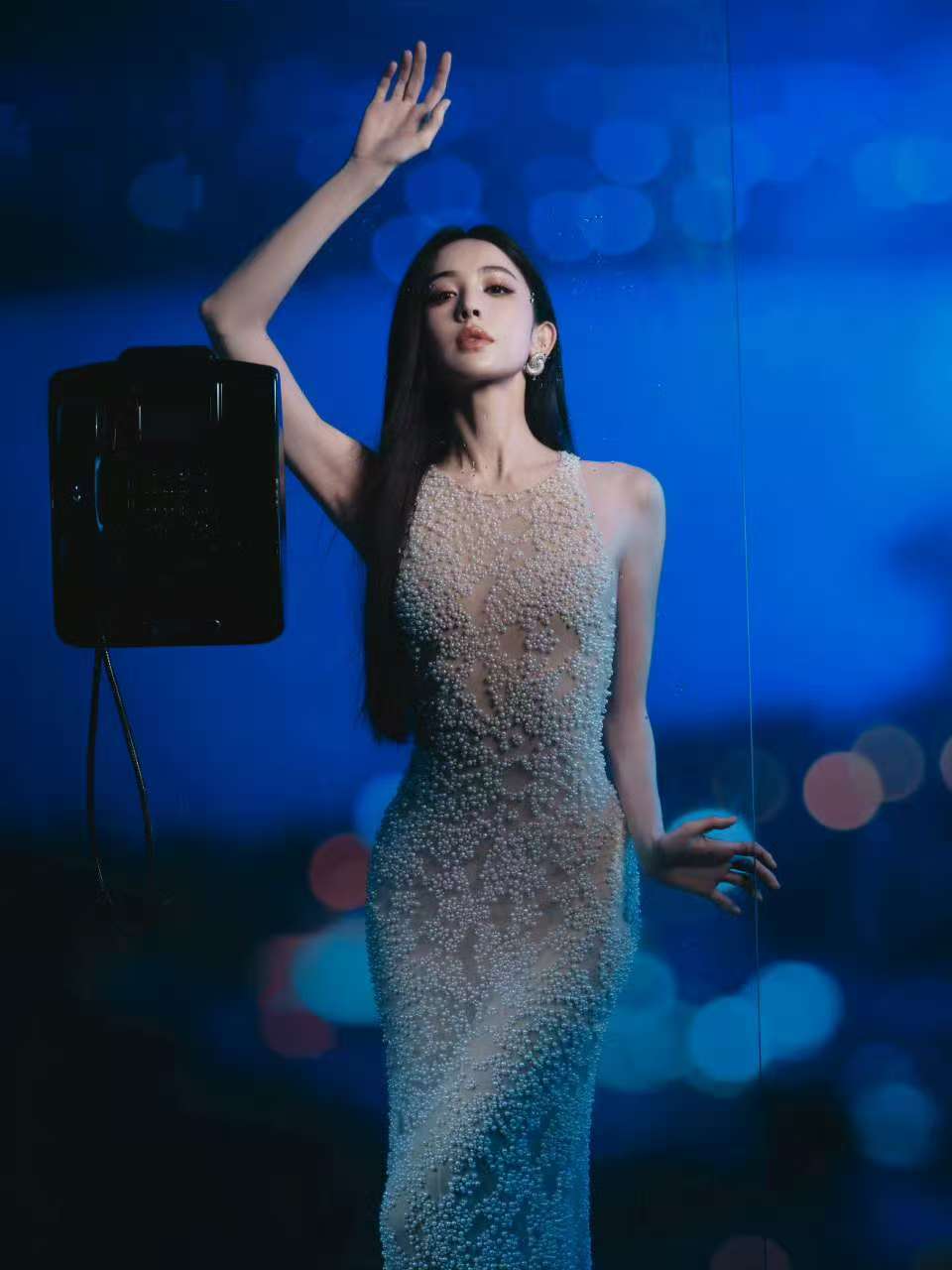 娜扎碎珍珠长裙娜扎裸色碎珍珠长裙娜扎裸色碎珍珠长裙，美之！​​​