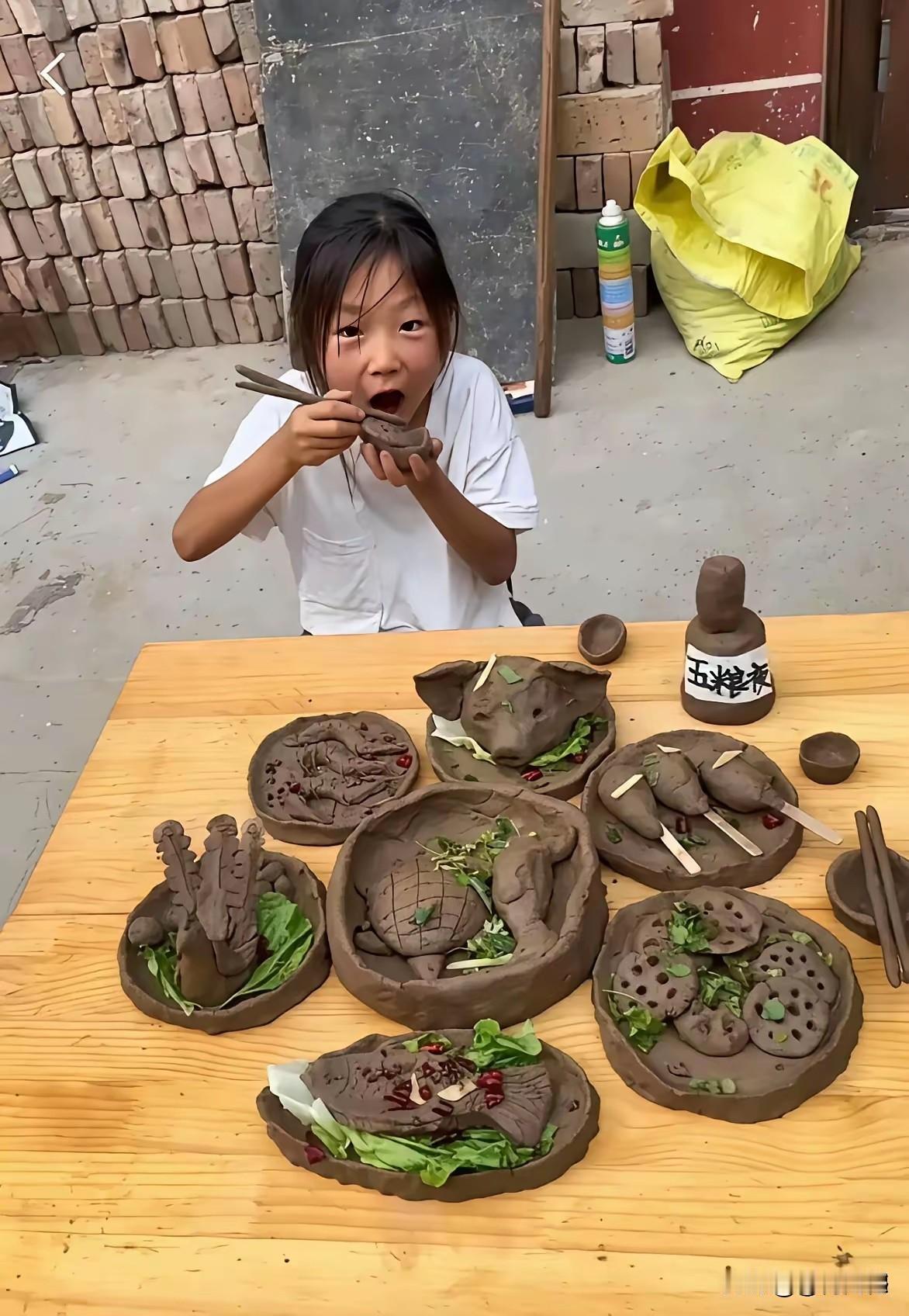 小朋友充满了奇思妙想，用这些泥巴做了这些好玩的东西，实实在在说，是比较有创意的，