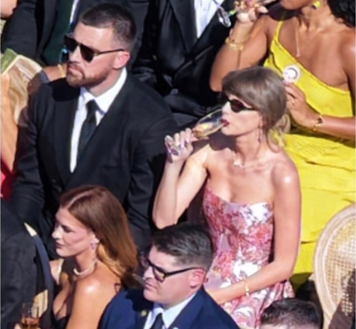 TaylorSwift和TravisKelce现身洛杉矶JuJuSmith