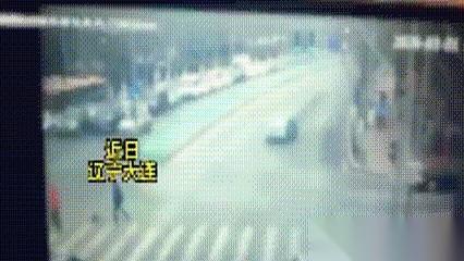 说真的，有时候你不得不服，命运这剧本，比任何编剧都敢写。一个67岁的大爷，骑着