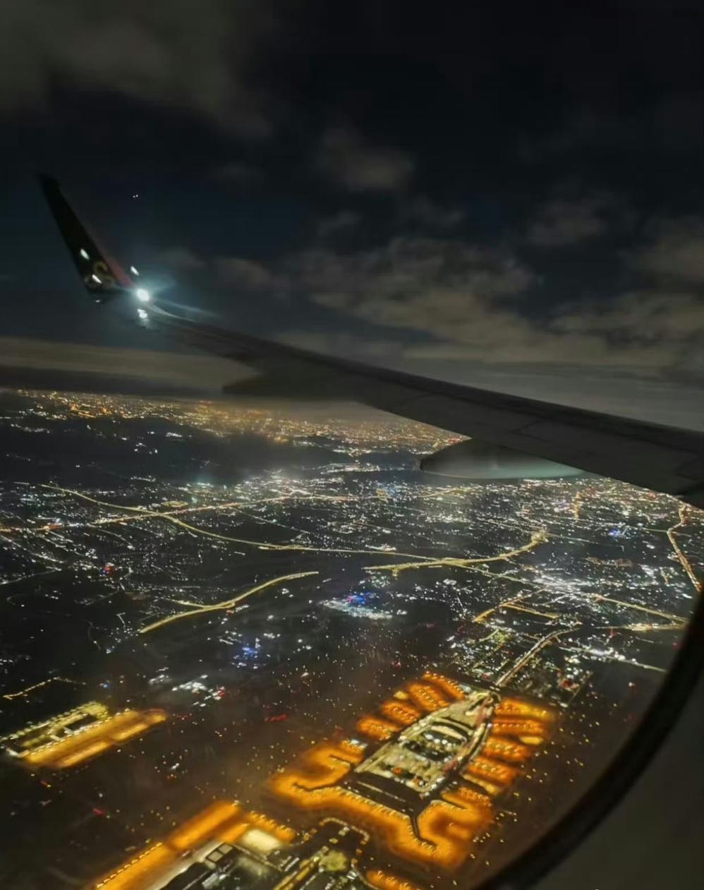 活力大湾区，魅力双马尾！广州白云机场的造型实在是太独特了！广州白云机场经过几
