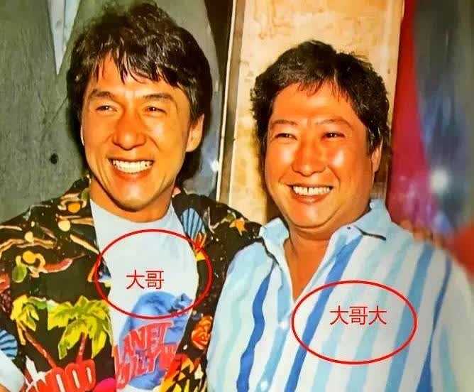 成龙和洪金宝最大的差别就是格局，“洪家班”都是兄弟，然而，在成龙的“成家班”里，