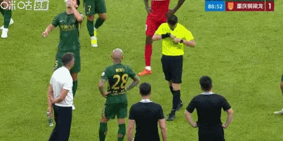 浙江队0比1重庆铜梁龙米特里策红牌山东泰山让了个克雷桑，浙江这又让了个米特里策