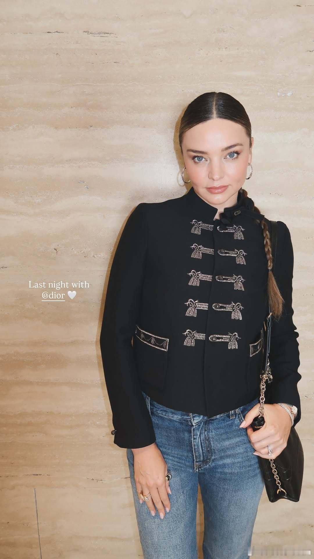 米兰达可儿昨天也去了Dior的私人晚宴，梳了个贴头皮的麻花辫