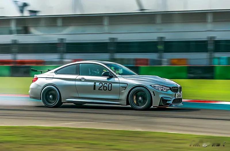 宝马所有车型下月起启用新Logo宝马所有车型下月起启用新Logo。...