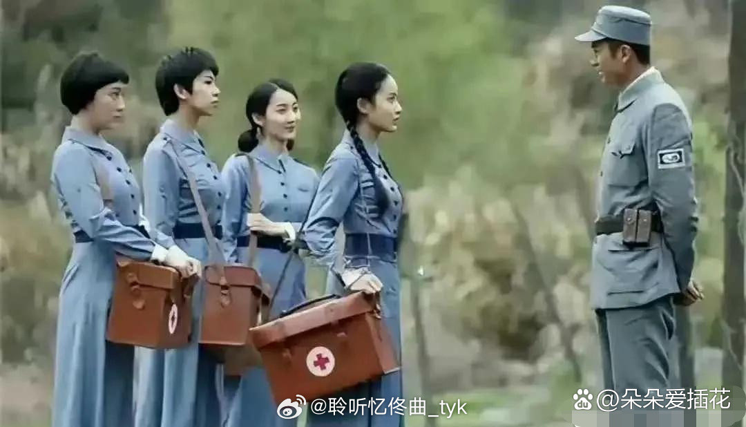 左边是真实照片，左边是真实照片，右边是影视作品！