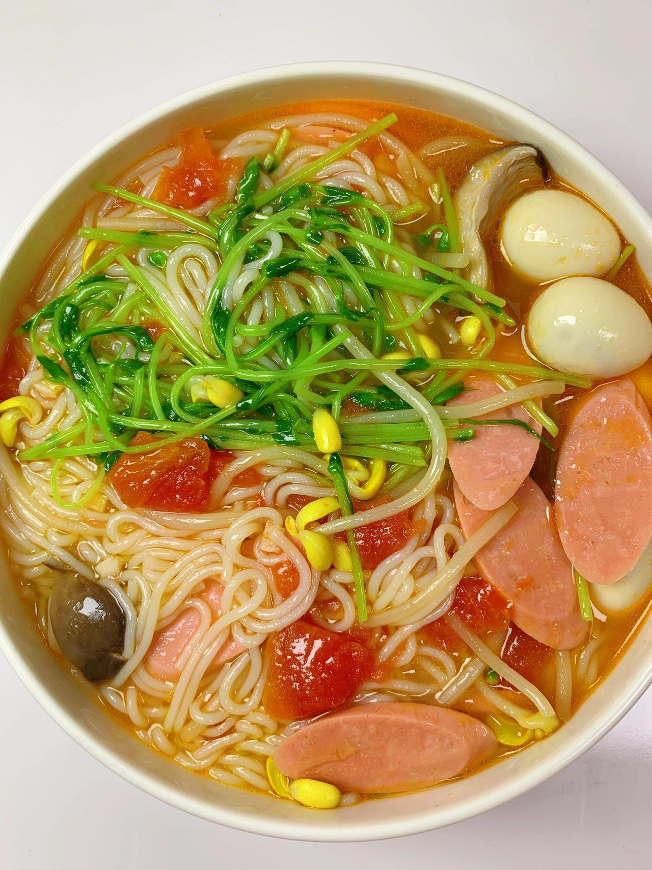 鲜掉眉毛的三鲜米粉！汤都喝光的暖身神作打工人的暖心晚餐来啦！这碗连汤都能喝