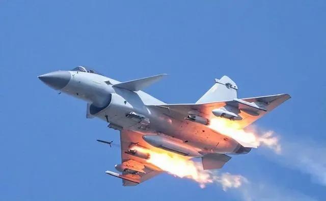 印巴空战刚过去11天，一个更大噩耗传来，英国瑞士彻底破防了：中方这次怎么不按照常