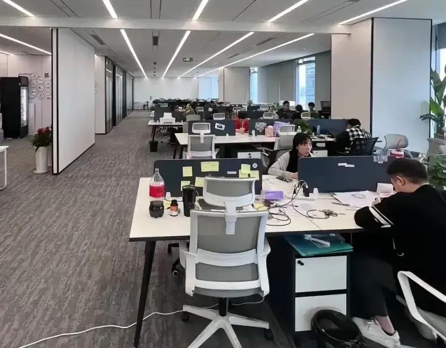 很多人觉得被裁员是很惨其实换个角度来看应该感激老板才对如果你有幸被裁员公
