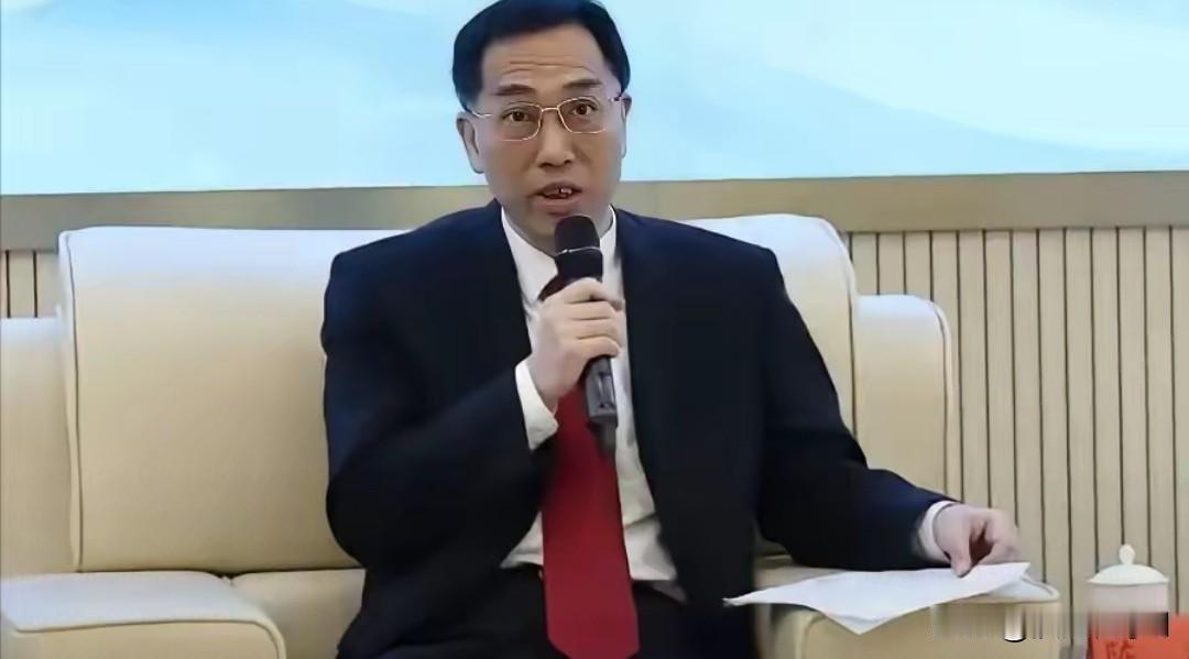外教行业乱象刺痛家长底线，戳基础教育安全焦虑共鸣法学教授陈枫直接撕开外教行