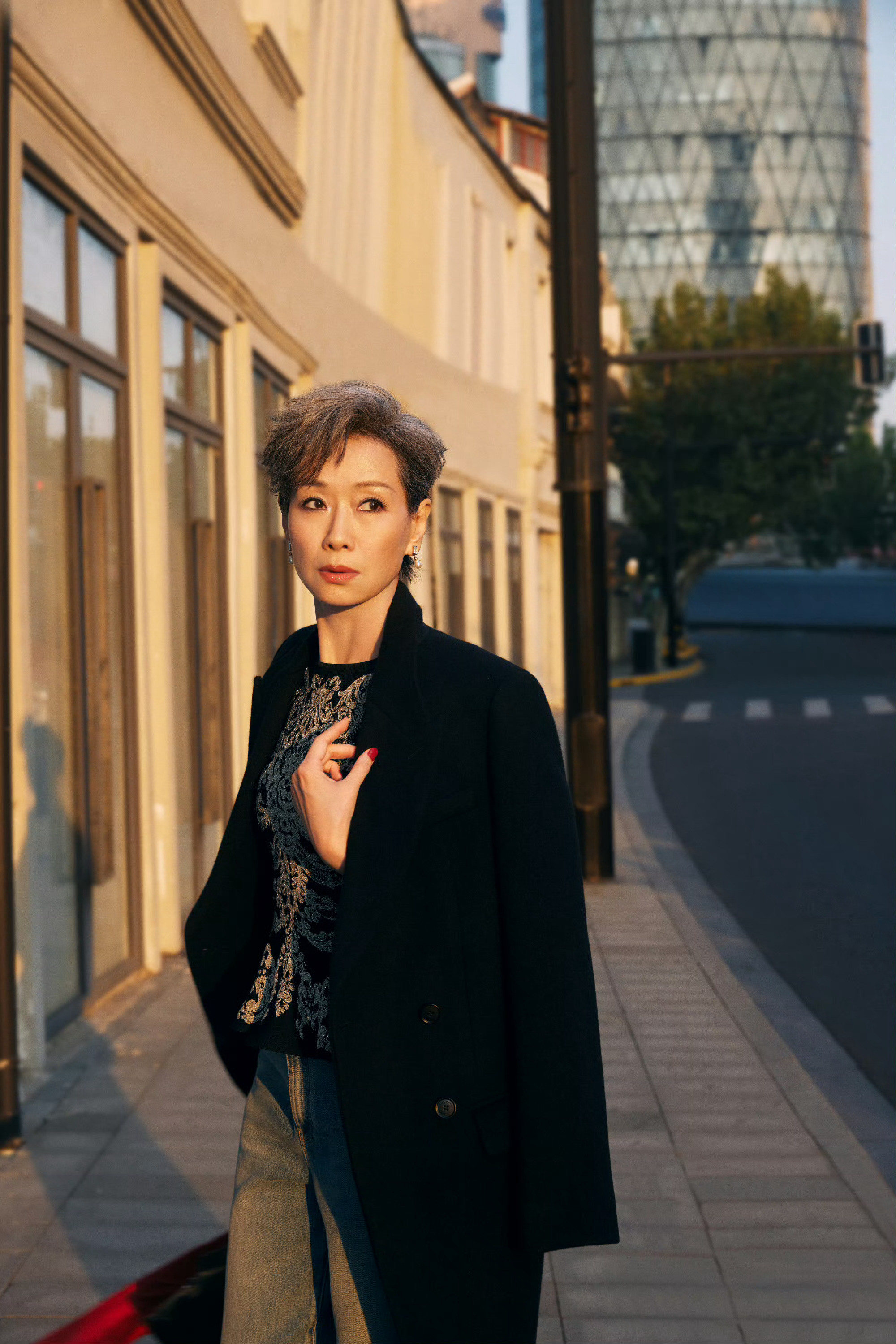 你终于更新了叶童老师拍戏顺利！希望有路演可以见到你