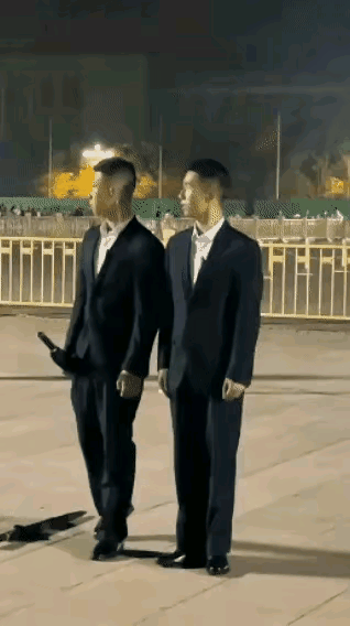 有人说，这不是一把普通的伞。这话又对又不对。为什么呢？因为在普通人手里，