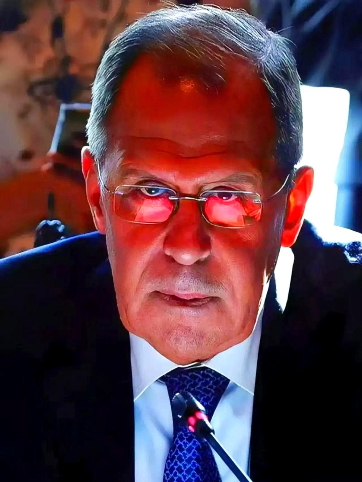 人家当年跟你说得好好的，“咱这墙啊，往东一寸都不带挪的”。结果呢？人家扛着家伙