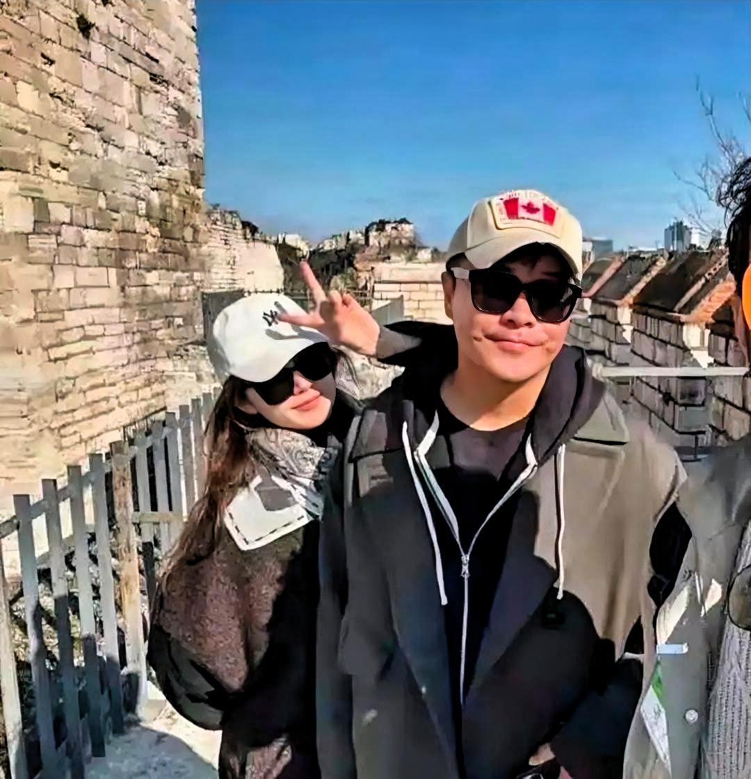 阮巨被拍到带男回家，评论区一群人骂她劈腿。我笑了，陈思诚四年不给名分的时候，你们