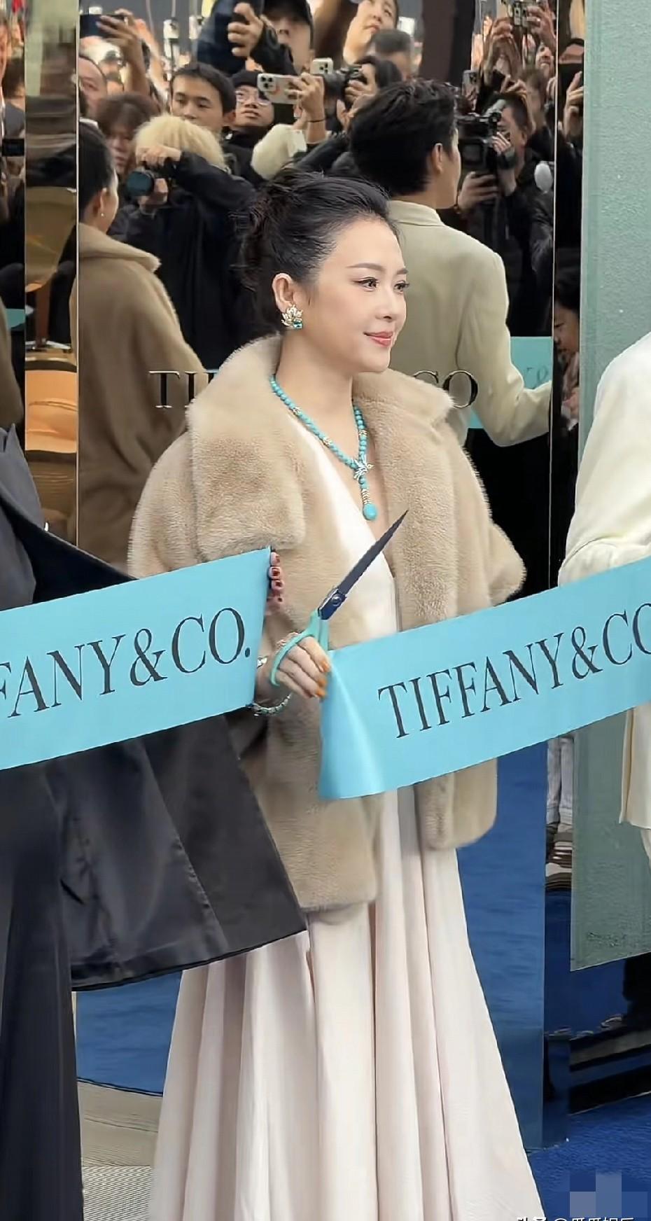 真正的较量，从来不在红毯上，而在镜头扫不到的体重秤上。国际影星为一部动作片增