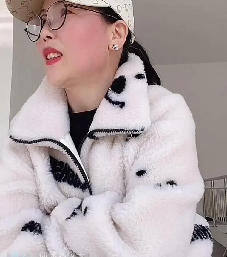 十年端碗，一朝端锅。小杨阿姨把汪家厨房搬进直播间，3小时熬掉100万库存。汪