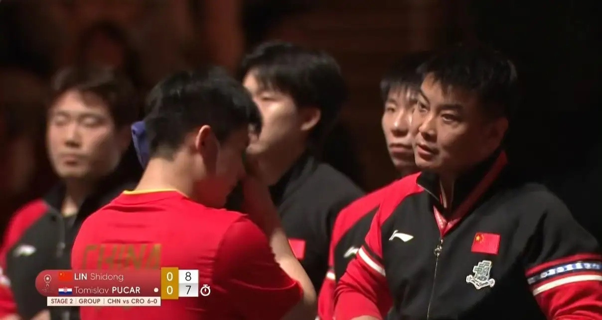 王励勤不是说叫大家也要多关注其他运动员的比赛，看看中国队四天四场比赛的排兵布阵，