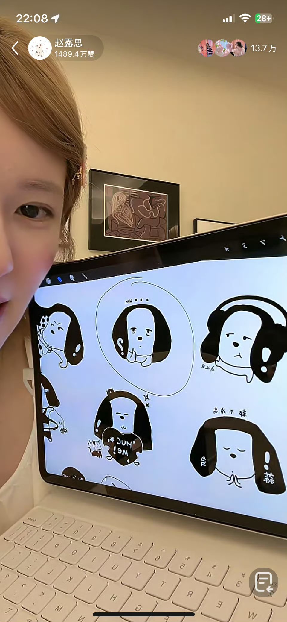 她自己画的哎她好可爱😍​​​​