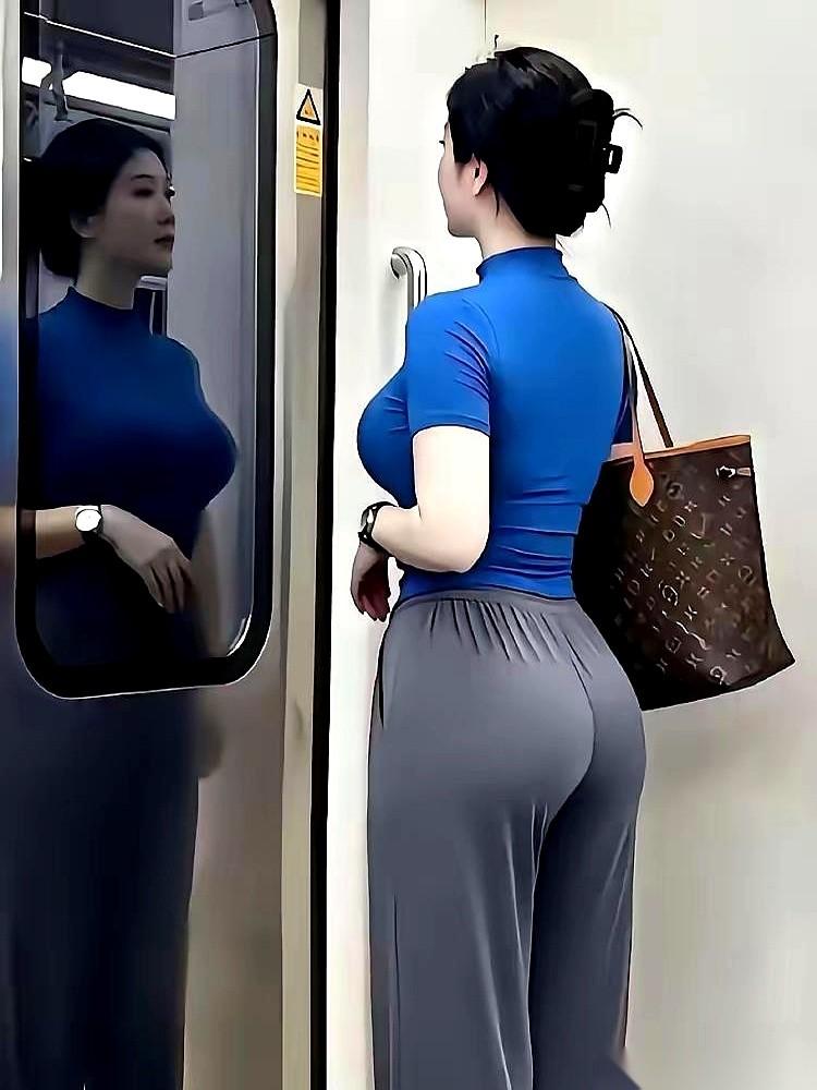 你以为，写字楼里那些穿高级灰、午夜蓝的女人，只是为了好看？天真了。那身行头，