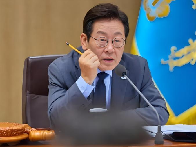 李在明恐怕做梦都想不到，自己没栽在政治对手手里，反倒要毁在一场股市崩盘上？ 