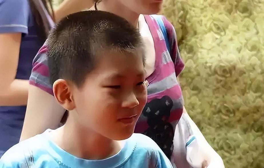 “国家的一大损失！”2000年山东惊现神童，两天读完小学，10岁参加高考斩获