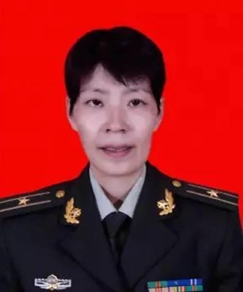 “守边英雄”和妹妹相继倒在边防线上　一九九二年的深秋，珠海边防线上寒风瑟瑟。这