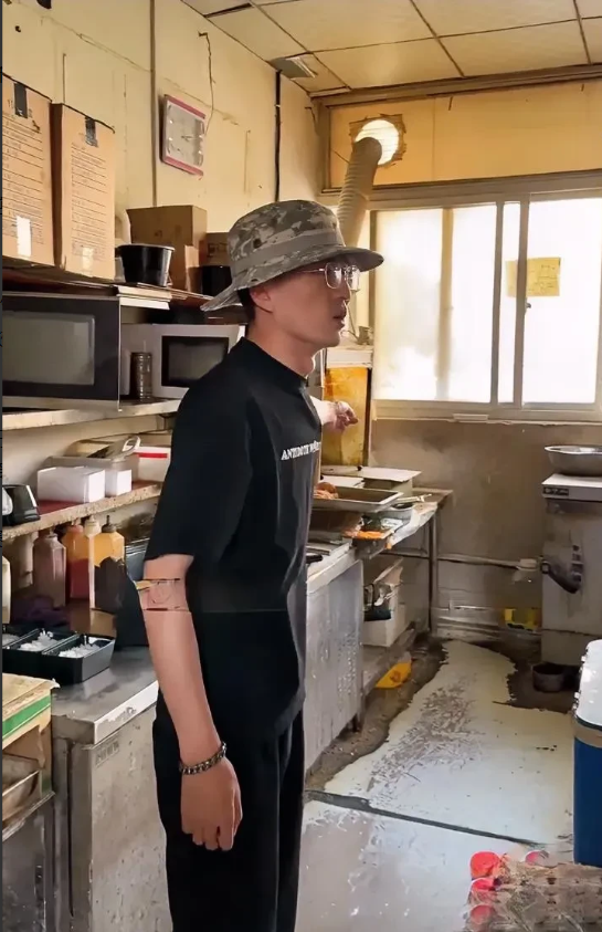 “狂飙兄弟”继续狂飙！网络打假人“狂飙兄弟”又出手了，日前他发布视频在洛阳打假