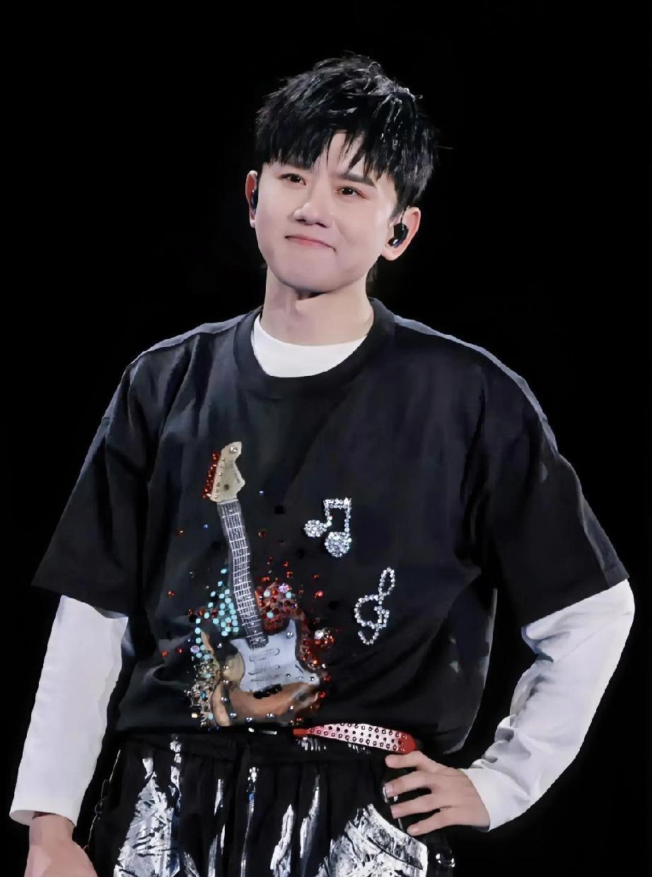 张杰被骂“吃软饭”十几年，却在鸟巢连开演唱会，这反差本身就够刺眼。一个从四川小