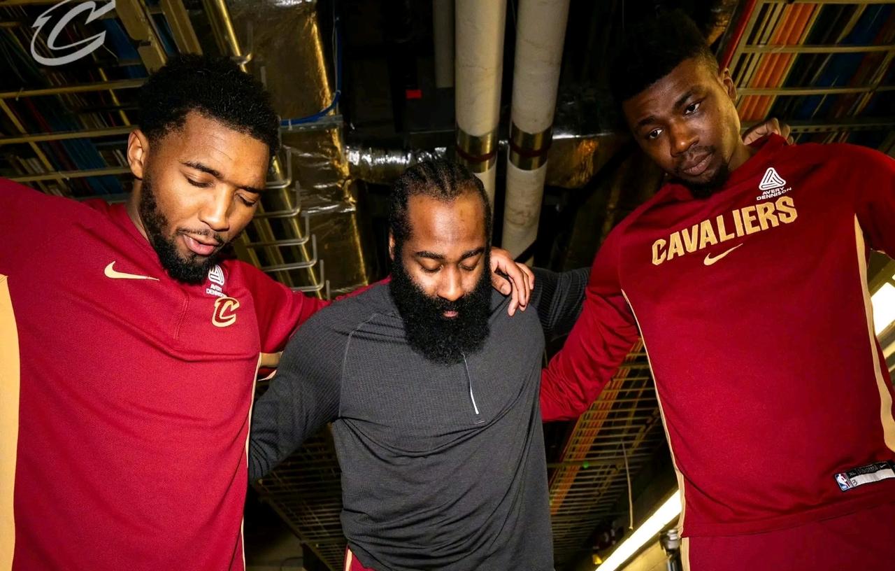 今年对骑士来说机会真的很好，能不能把握就看米球和登哥了确实机会很好，骑士虽然