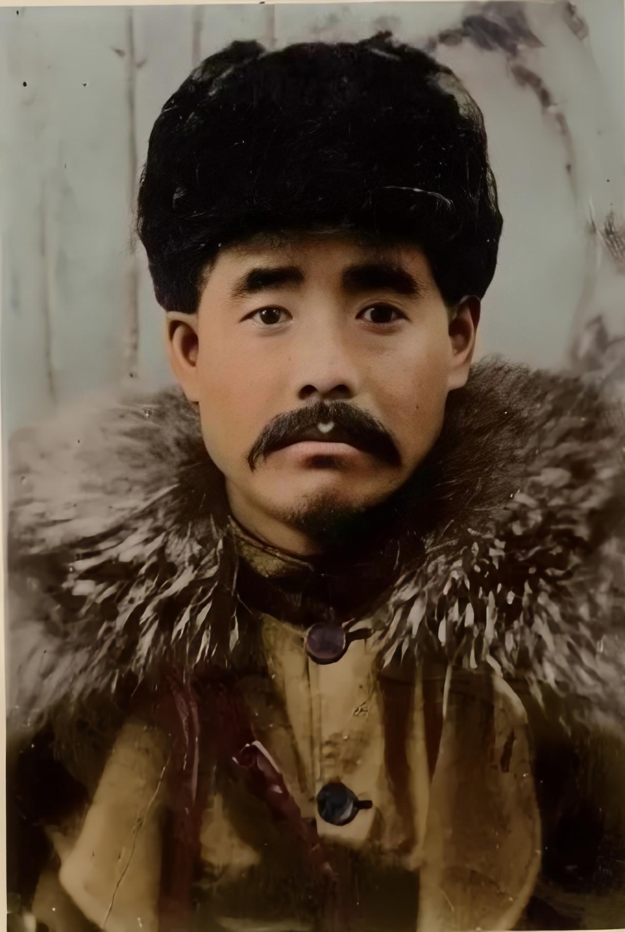 此人是九一八事变后东北最早大规模举旗抗日的将领之一，比杨靖宇长期游击作战更早。他