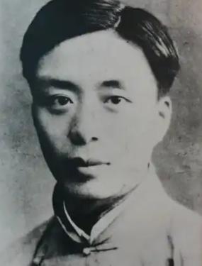 1910年，地主蒋忠樽的妻子难产2天才生下一名男孩，可他却没有一丝喜悦，甚至转头