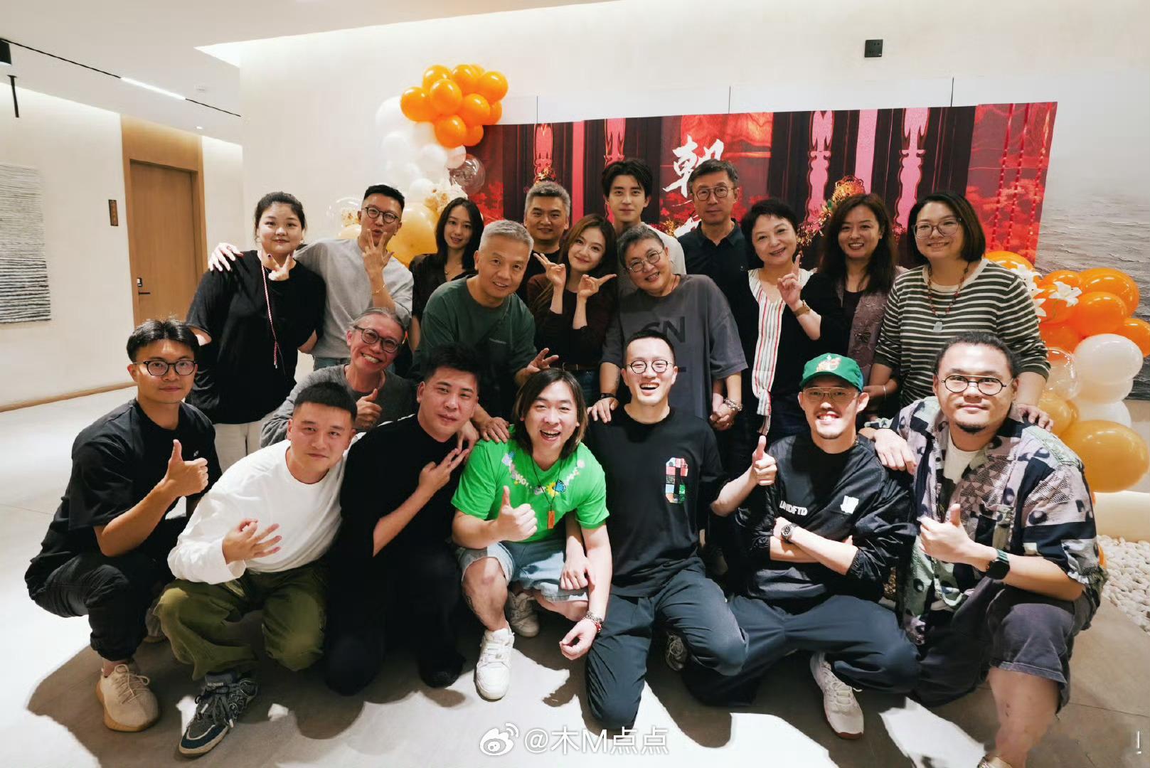 李兰迪、敖瑞鹏朝雪录的庆功宴，爱奇艺俩大佬龚宇和王晓晖都到场了～等等等等我很