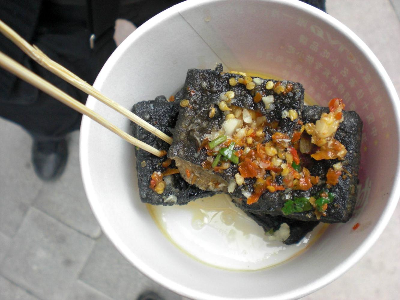 7岁的宝宝竟患上了胃癌, 这样的食物还是别给孩子吃了!