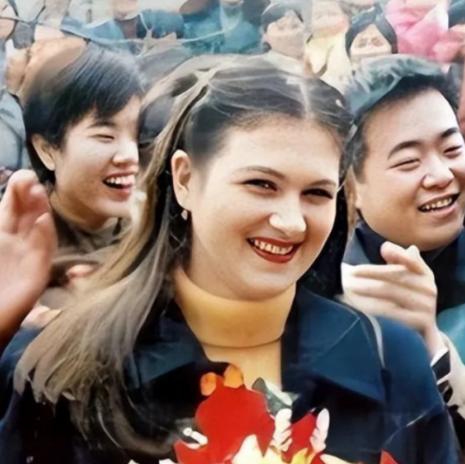 1998年，乌克兰美女远嫁给河南小伙，婚后8年生了3个孩子，可她却让孩子都入了乌