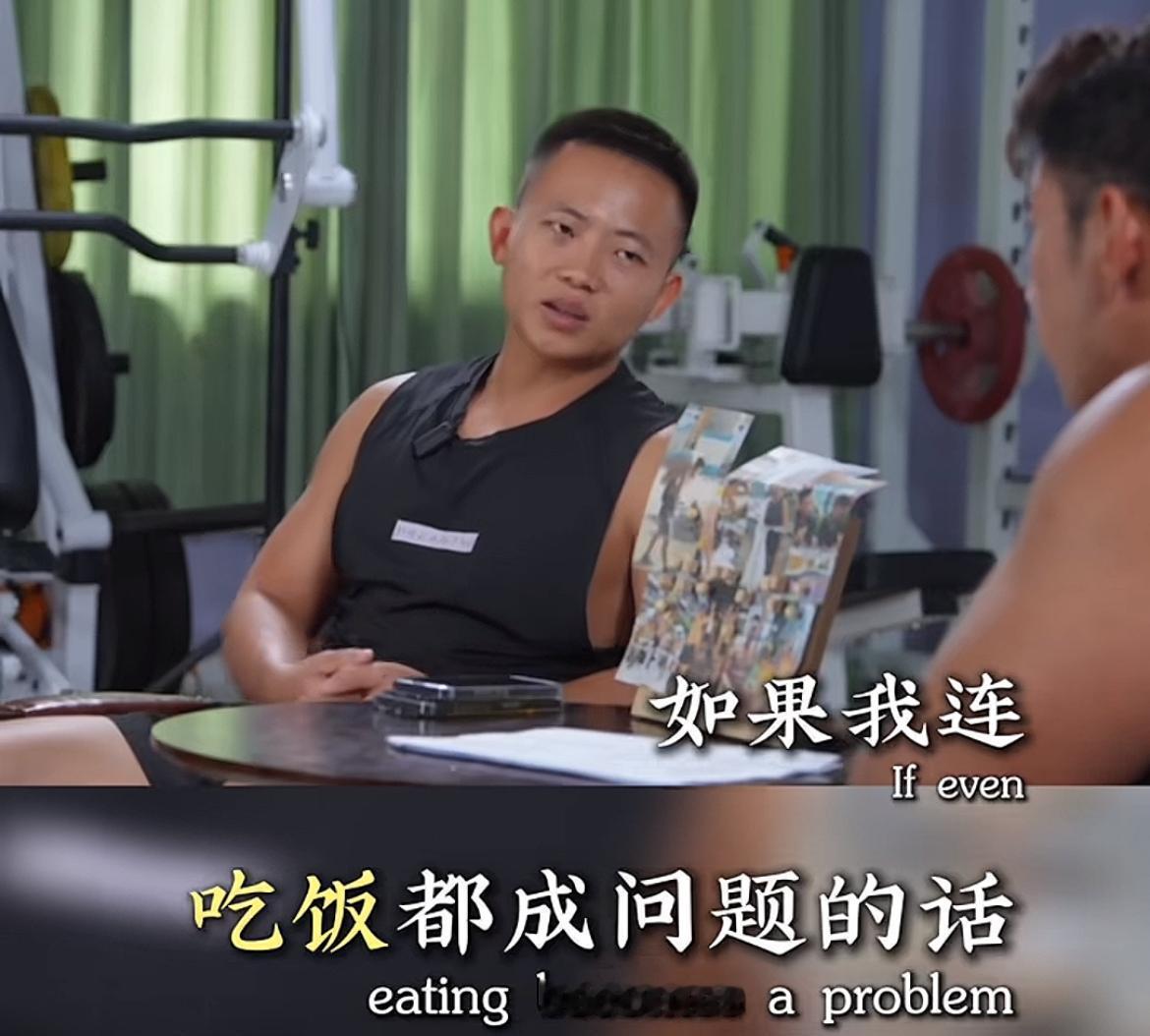 “扛楼大神”阿兴的身体健康也出现问题了。他曾和多位百万健身网红拍视频爆火全网，