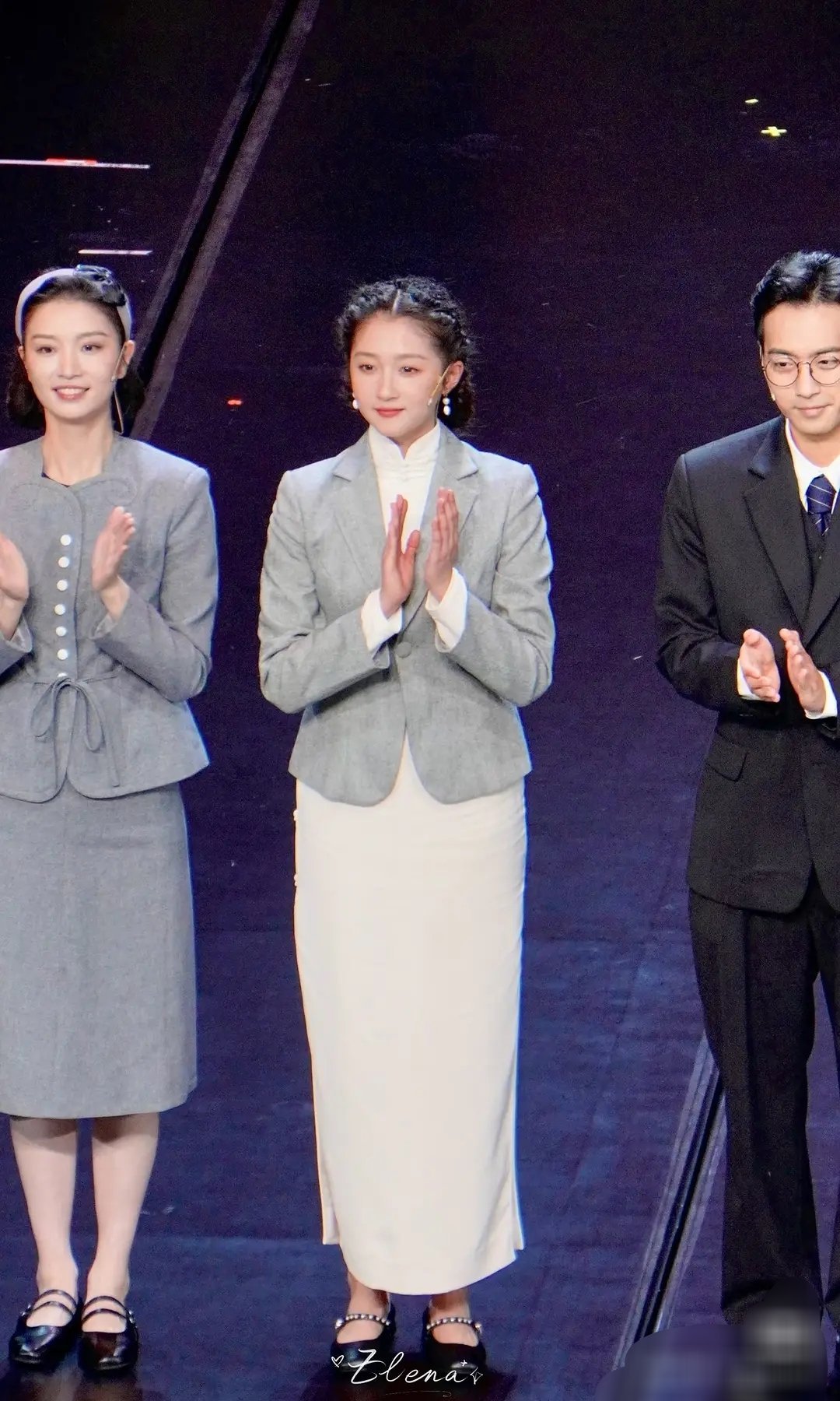 关晓彤挺适合走正路正剧路线，很有气场。