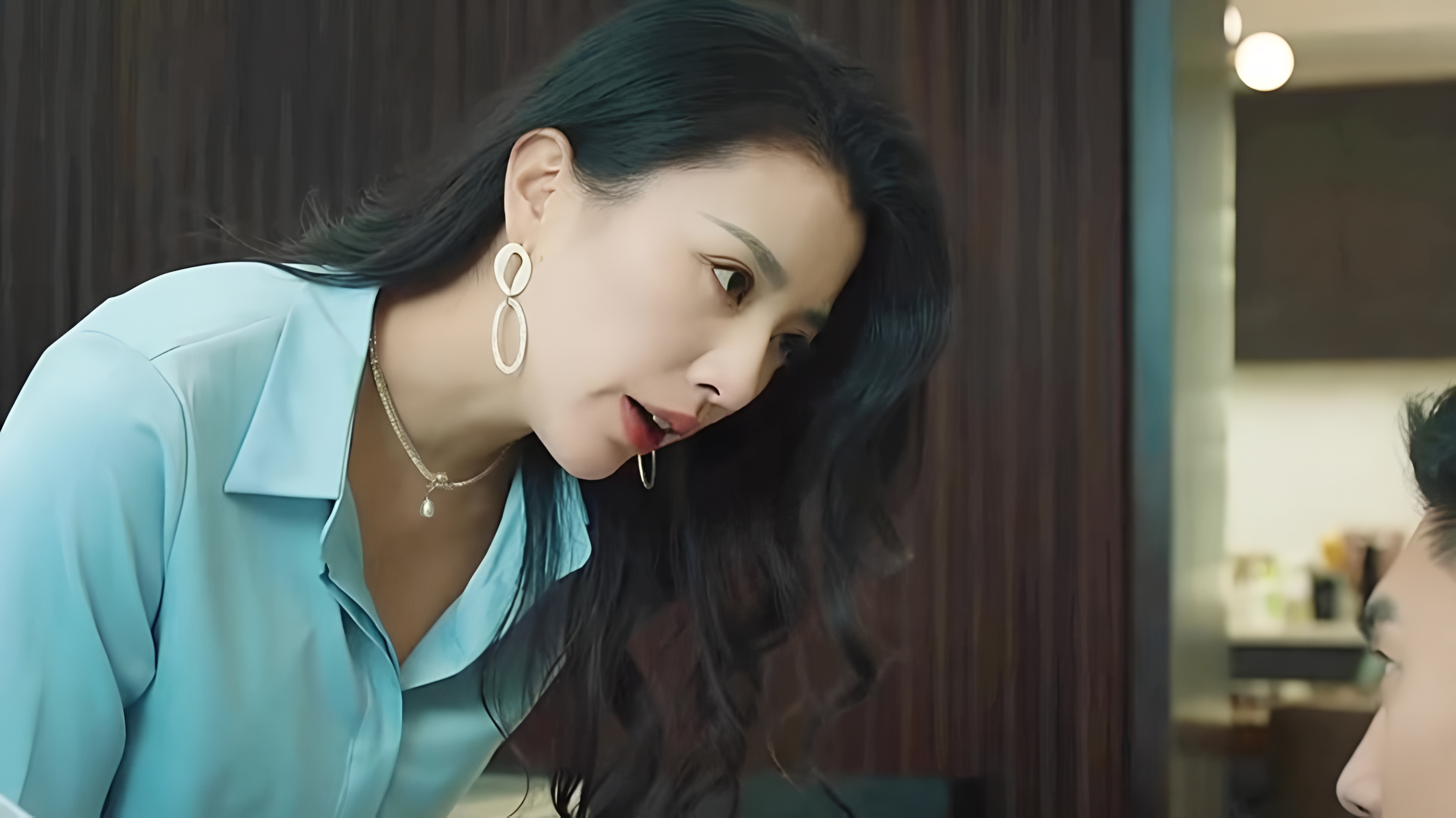 怪不得女秘书工资高