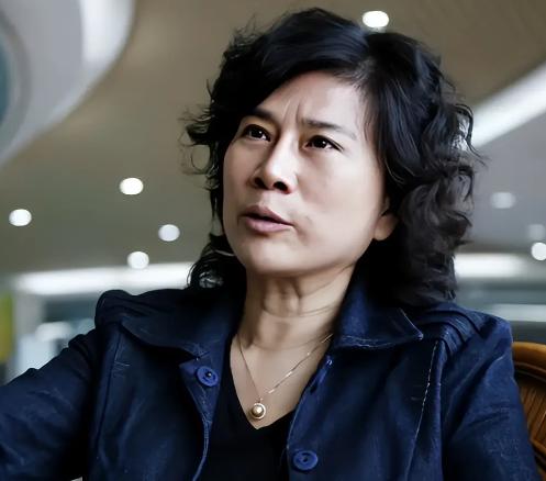 2015年，魏银仓用手段把董明珠耍得团团转，并成功骗取26亿，之后又麻利地逃往美