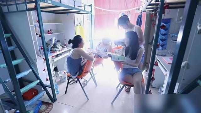 小仙女发飙！宁财女举报送水大爷进女寝，停止大爷送水女生都犯难。这事我一看就乐了，